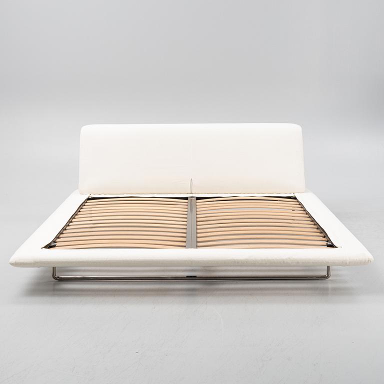 Naoto Fukasawa, sängbotten, "Siena Bed", B&B Italia, formgiven 2007.