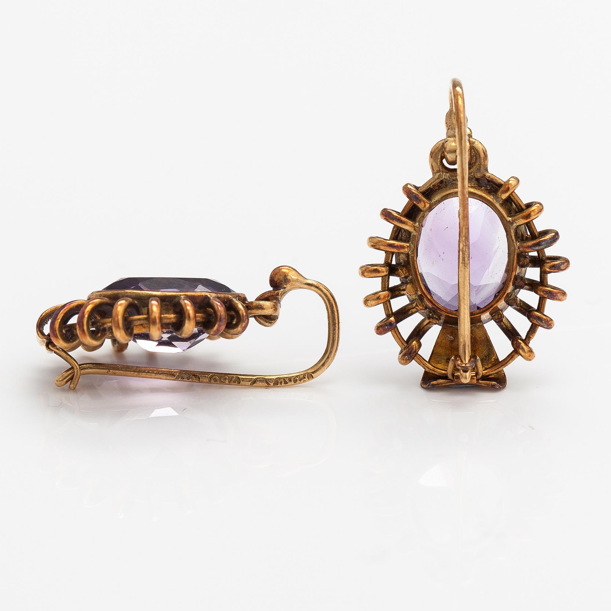 A pair of 18K gold earrings with amethyst. Pirkan kulta, Tampere 1950.