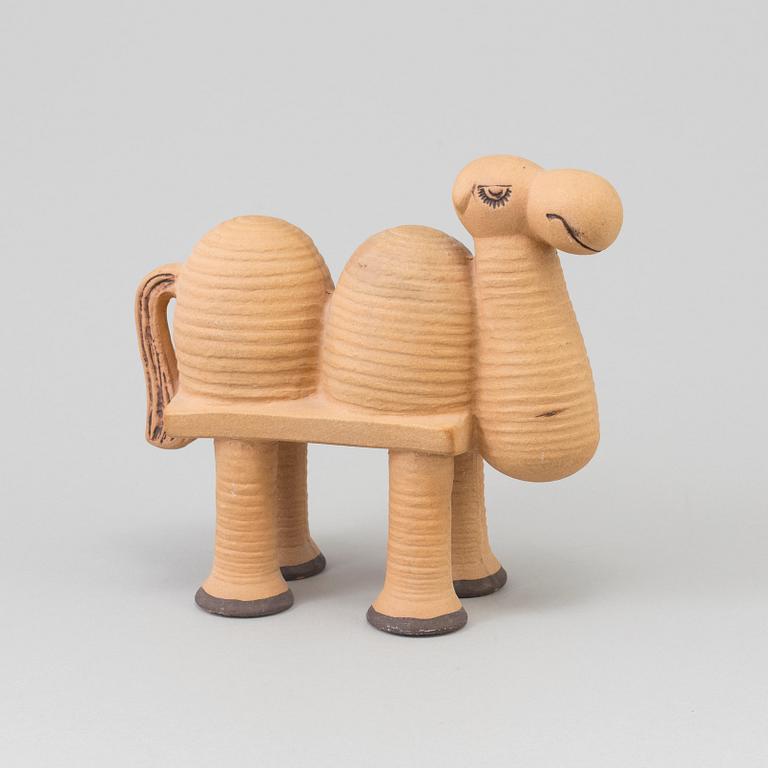 LISA LARSON,  figurin, stengods, "Kamel", ur serien "Jura", Gustavsberg. Formgiven 1971.