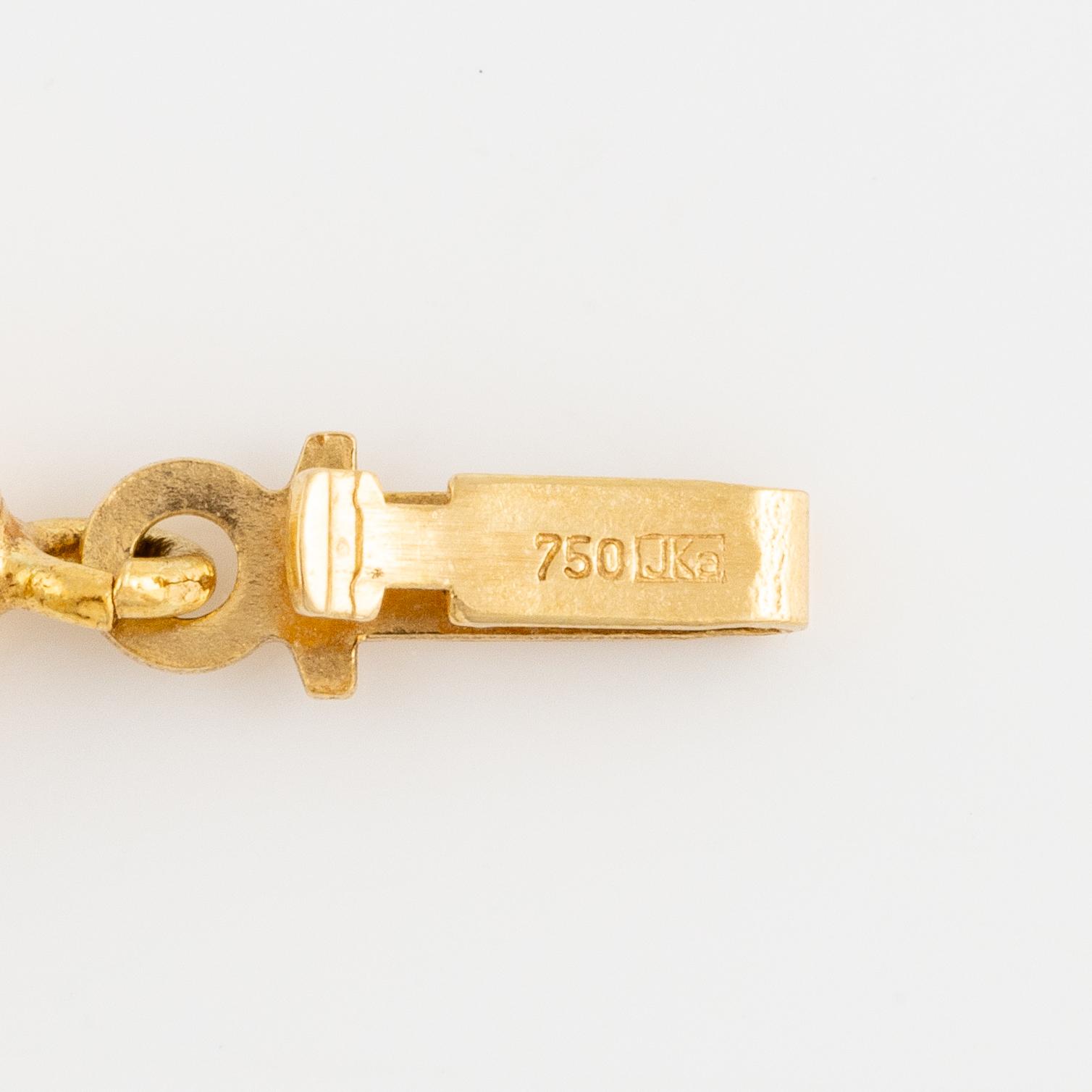 Two necklaces, cultured freshwater pearls, clasp 18K gold.