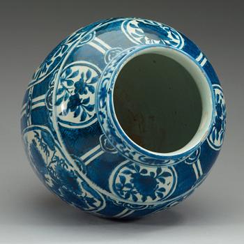 A blue and white jar, Ming dynasty Wanli (1572-1620).