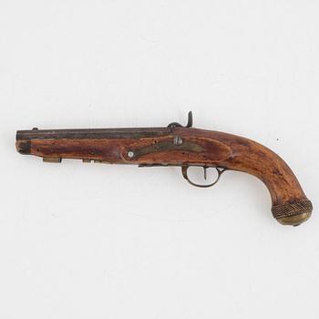 A percussion gun, 19th century.