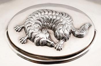 SOCKERSKRIN, silver, Petter Adolf Sjöberg, Stockholm 1822. Vikt ca 672 gram.