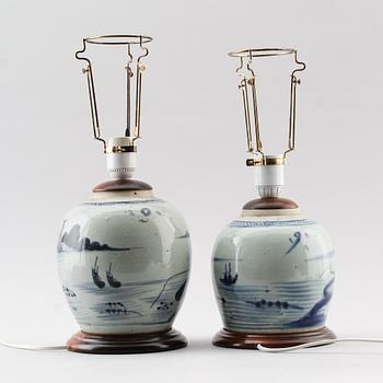 BORDSLAMPOR, 1 par, porslin, Kina, 1800-tal.