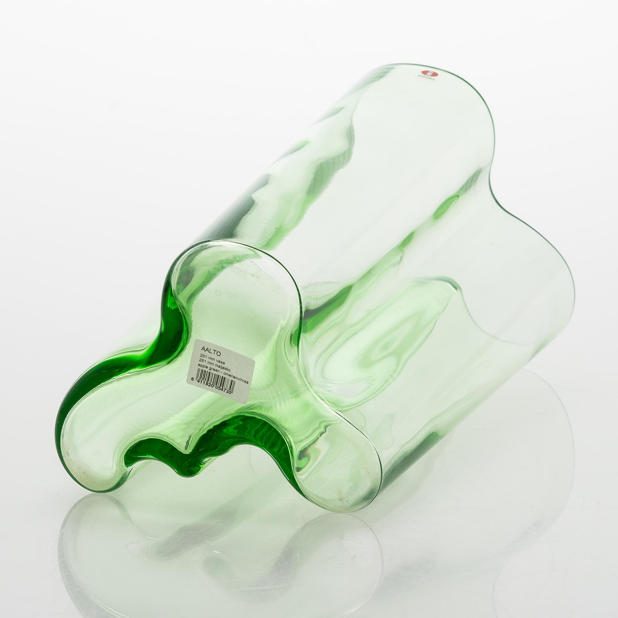 Alvar Aalto, a '251' vase signed Iittala.