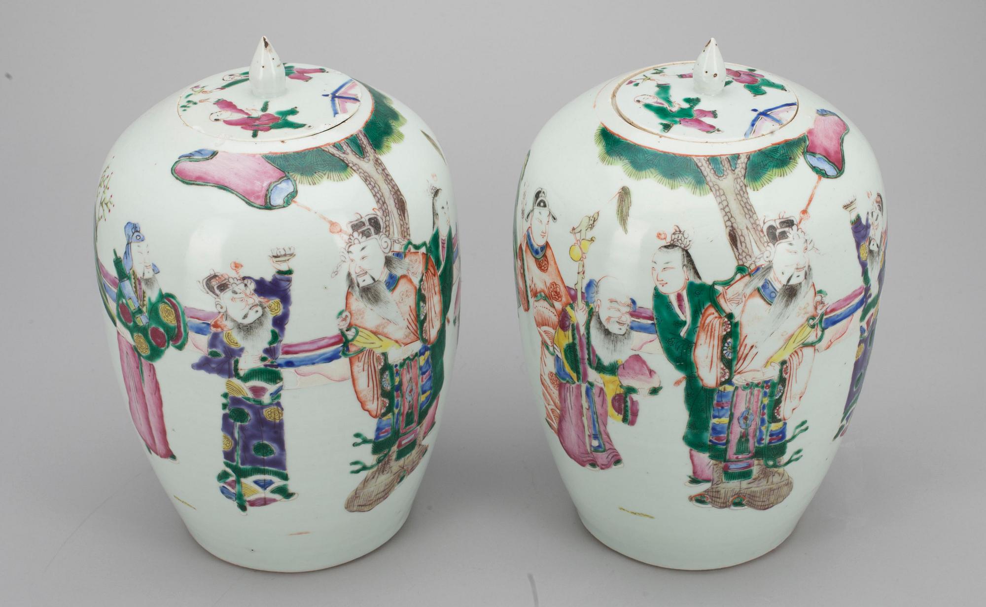 BOJANER, ett par, porslin, Kina sekelskiftet 1800/1900.