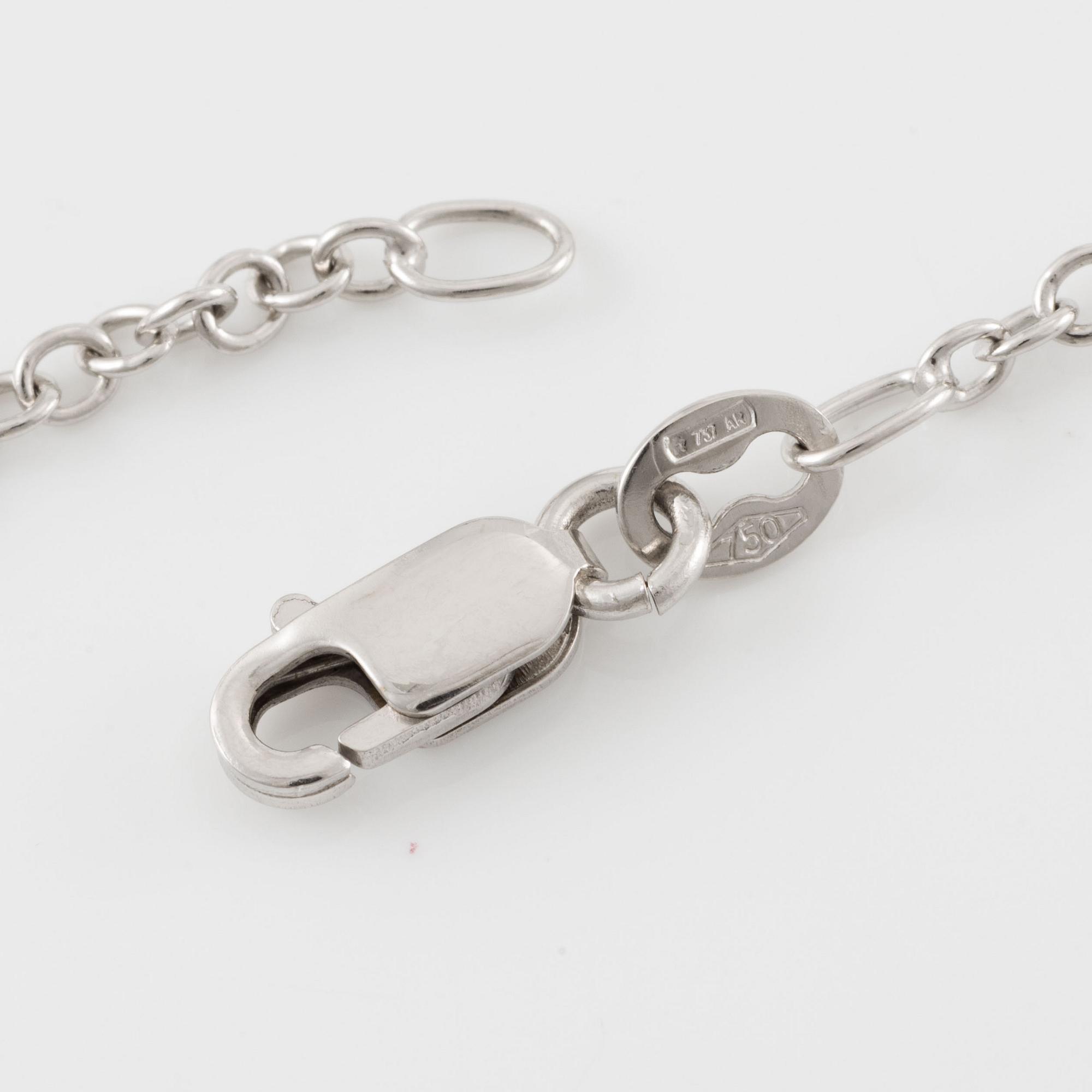 Necklace 18K white gold with brilliant-cut diamonds.