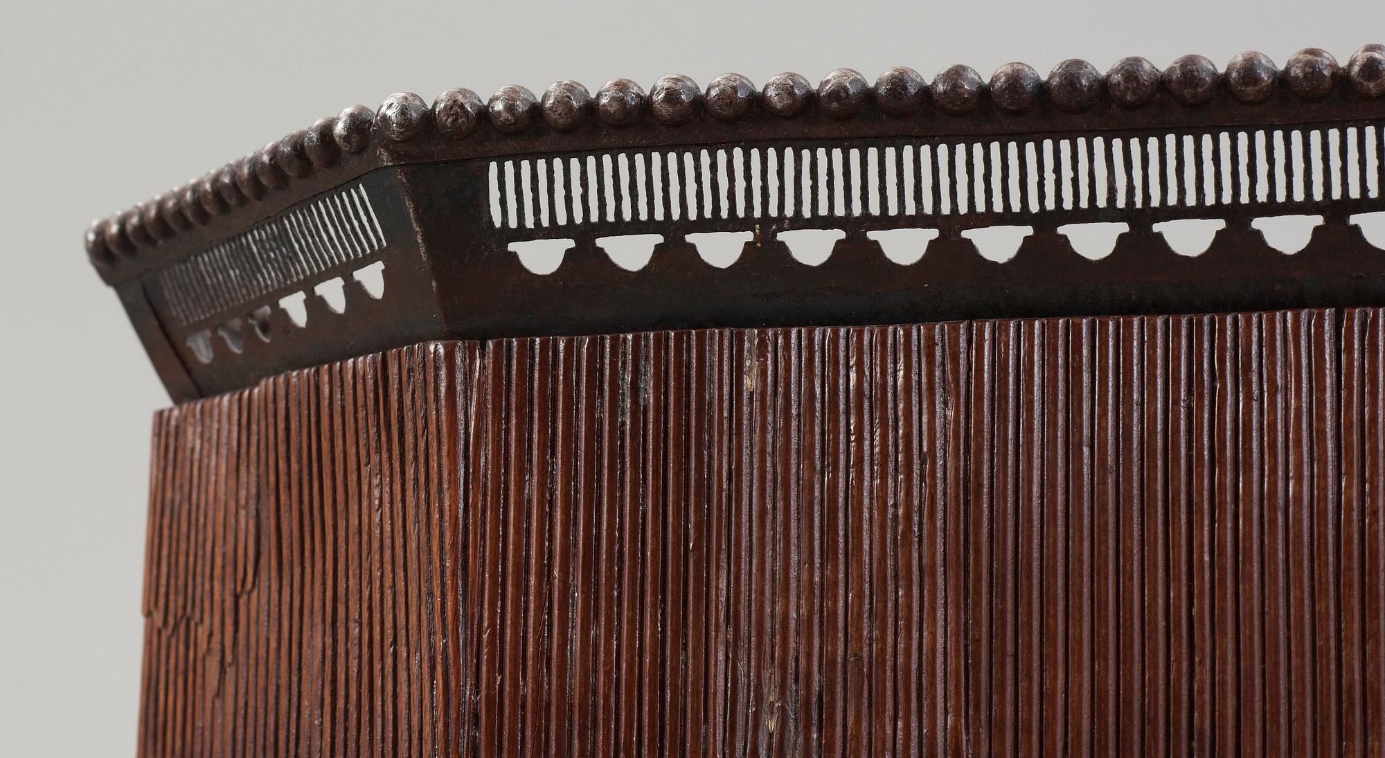 BRICKBORD. Sengustavianskt, 1800-talets början.