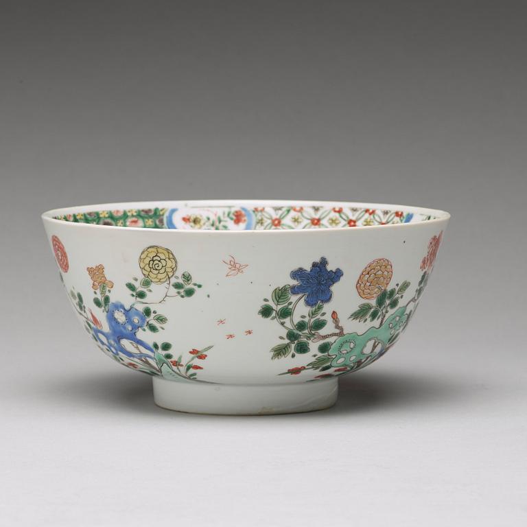 A famille verte bowl, Qing dynasty, Kangxi (1662-1722).