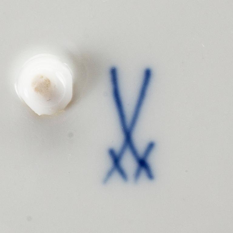 SERVISDELAR, 19 st, porslin, "Lökmönstret", Meissen, Tyskland,