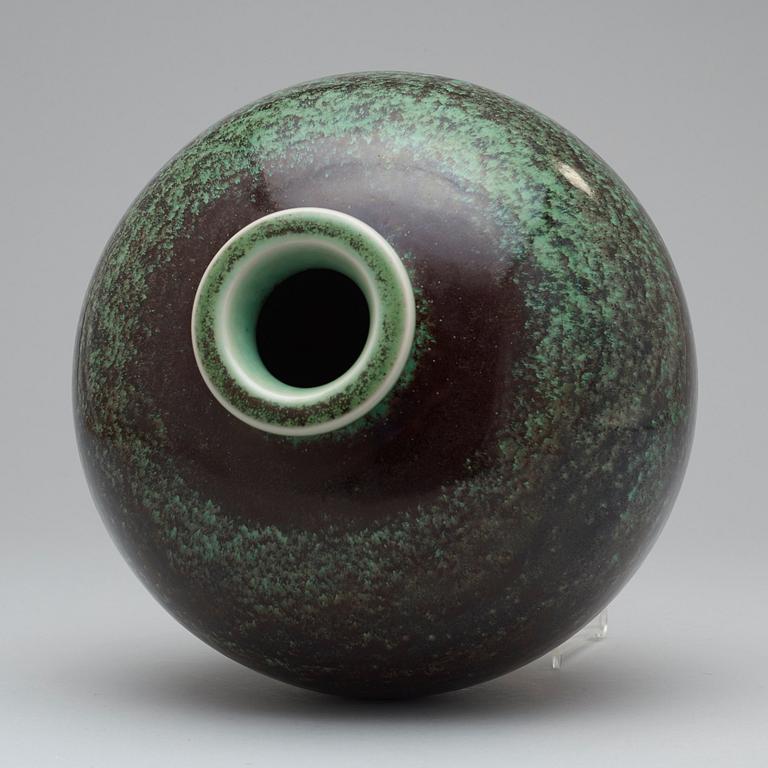 A Berndt Friberg stoneware vase, Gustavsberg Studio 1970.