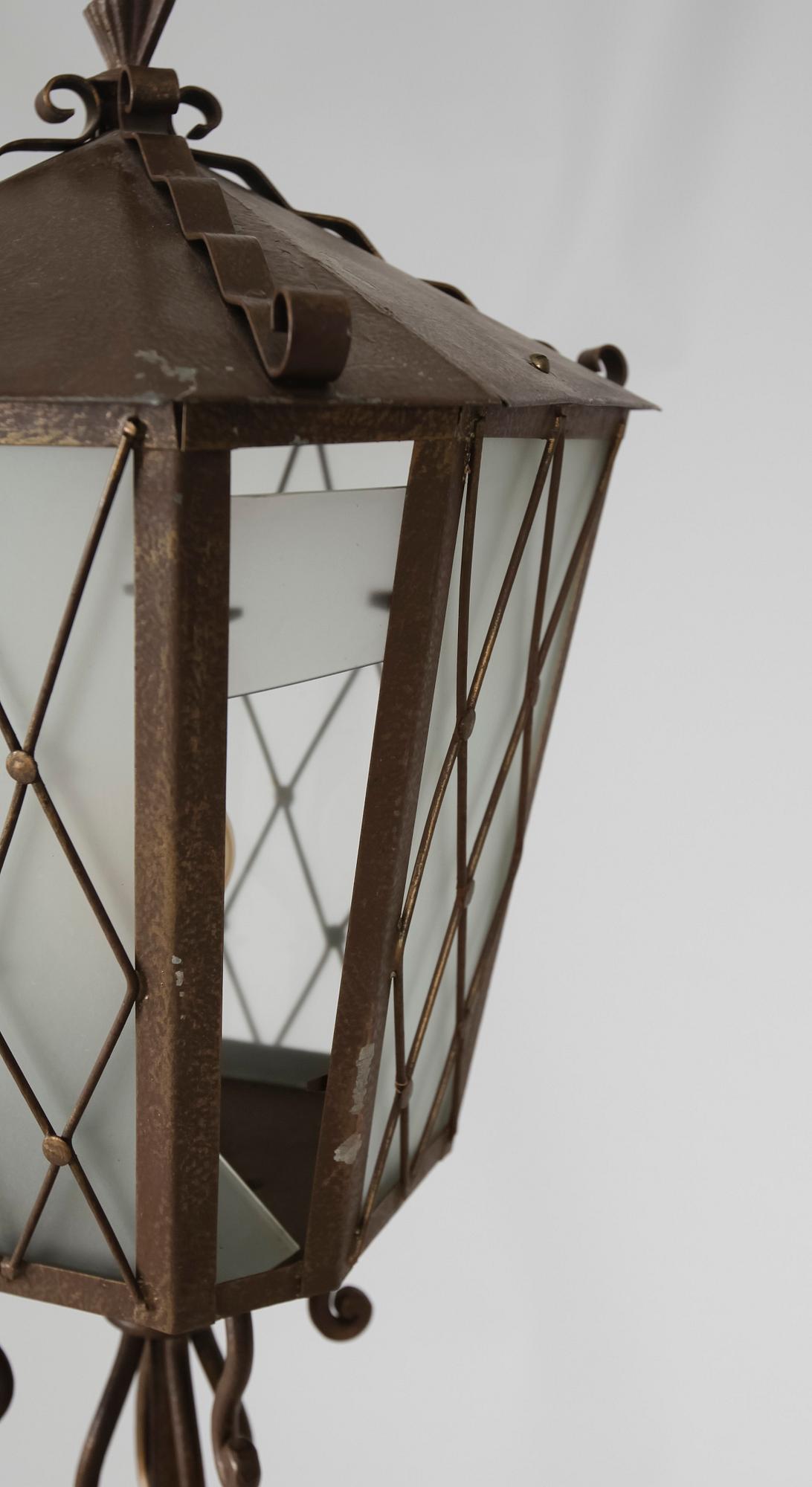GOLVLAMPA, 1900-talets första hälft.