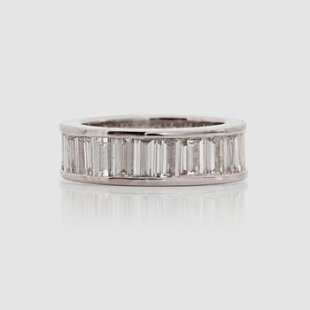 1280. A baguette-cut diamond, 6.56 cts in total, ring.