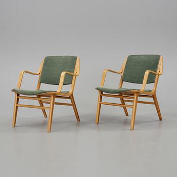 STOLAR, ett par, "AX-stolen", Peter Hvidt & Orla Molgaard Nielsen. Modellen formgiven 1950.