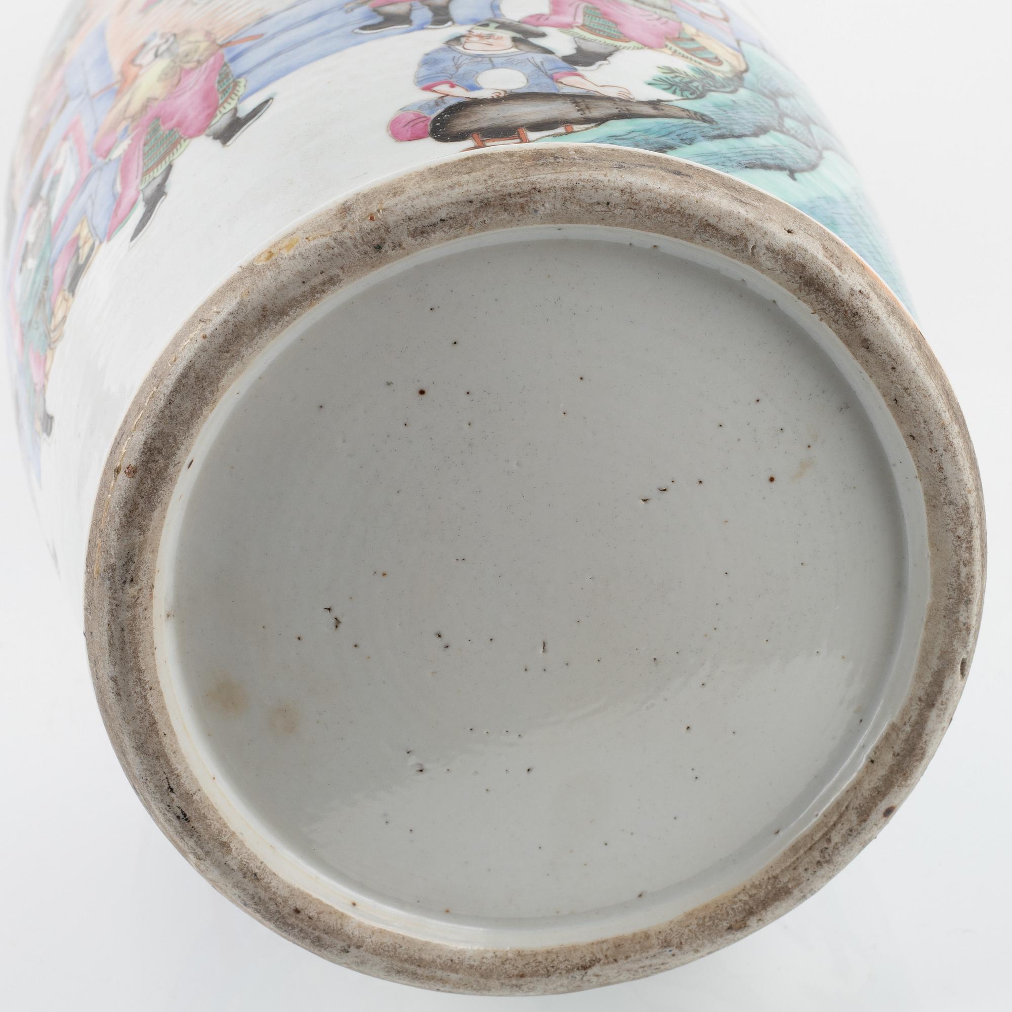 Golvvas, porslin. Kina, Sen Qingdynasti.