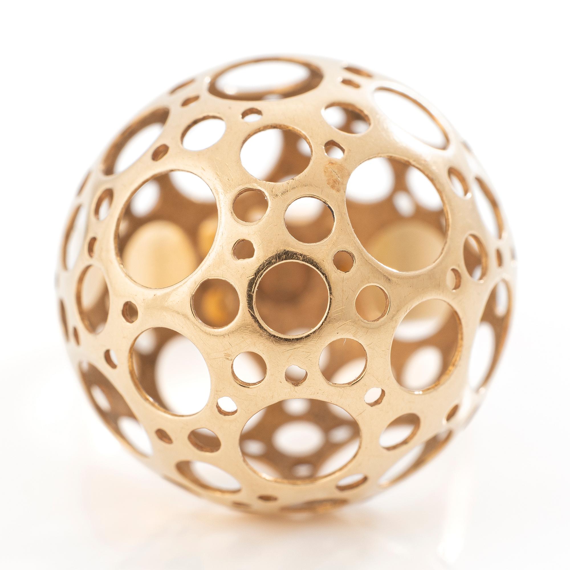Ring, possibly by Liisa Vitali, “Nyckelpiga”, 18K gold.