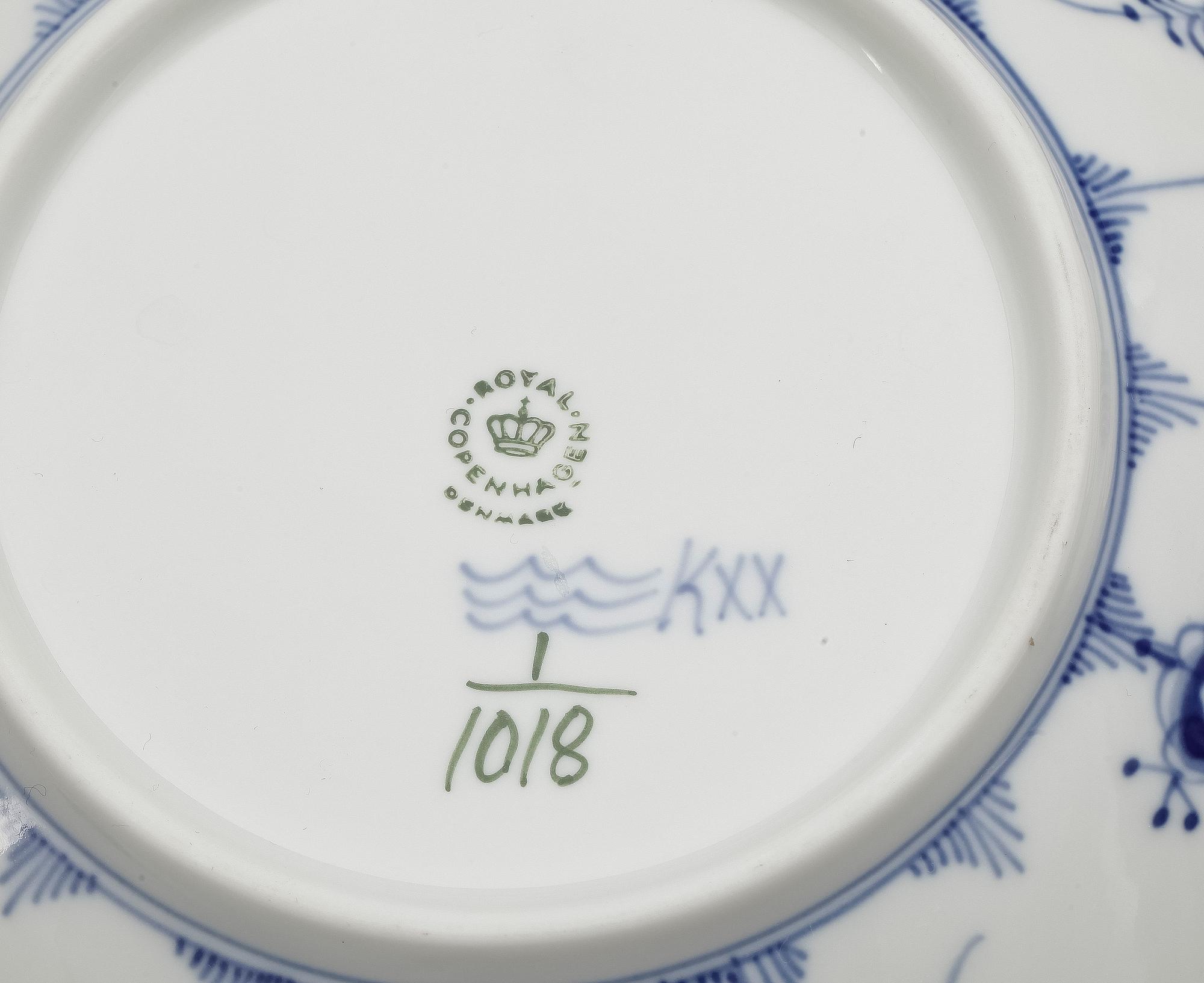 MAT- samt KAFFESERVIS, 151 delar, porslin, "Musselmalet", Royal Copenhagen, 1900-tal.