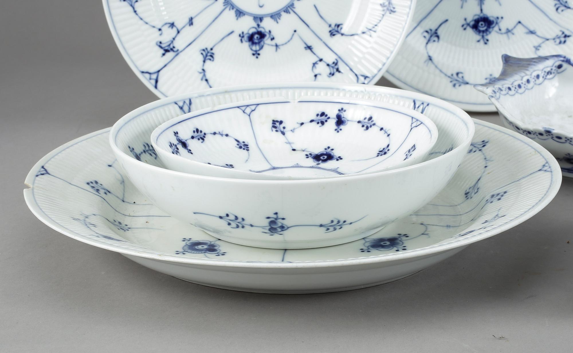 SERVIS, 96 delar, porslin, "Musselmalet", Royal Copenhagen, 1900-talets andra hälft.