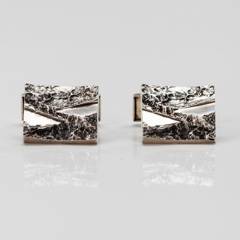 MANCHETTKNAPPAR, silver, finska stämplar OÖG, 1997.