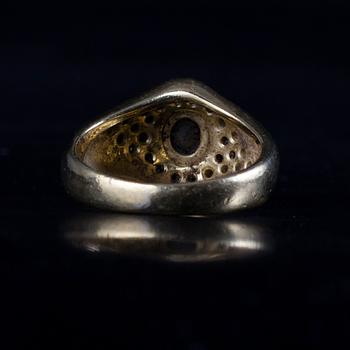 RING och ÖRHÄNGEN, 18K guld, safirer, diamanter. Vikt 16,3 g.