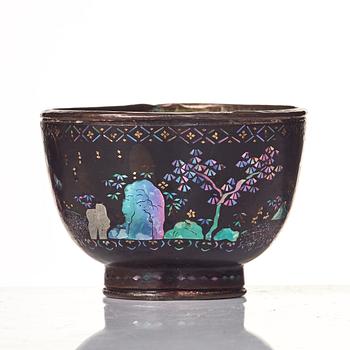 A peach shaped lacque burgaute bowl, 18th Century.
