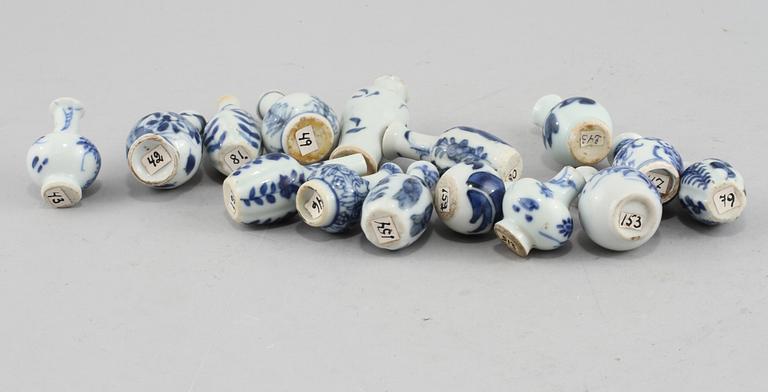 MINIATYRER, 15 st, porslin, Kina,  omkring sekelskiftet 1800/1900.