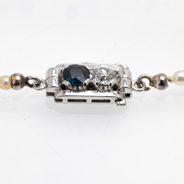 W.A. Bolin, Collier med odlade pärlor, diamant och safir, Stockholm 1947.