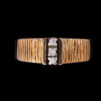 RING, 18K guld, diamanter. 1970. Vikt ca 4,7 g.