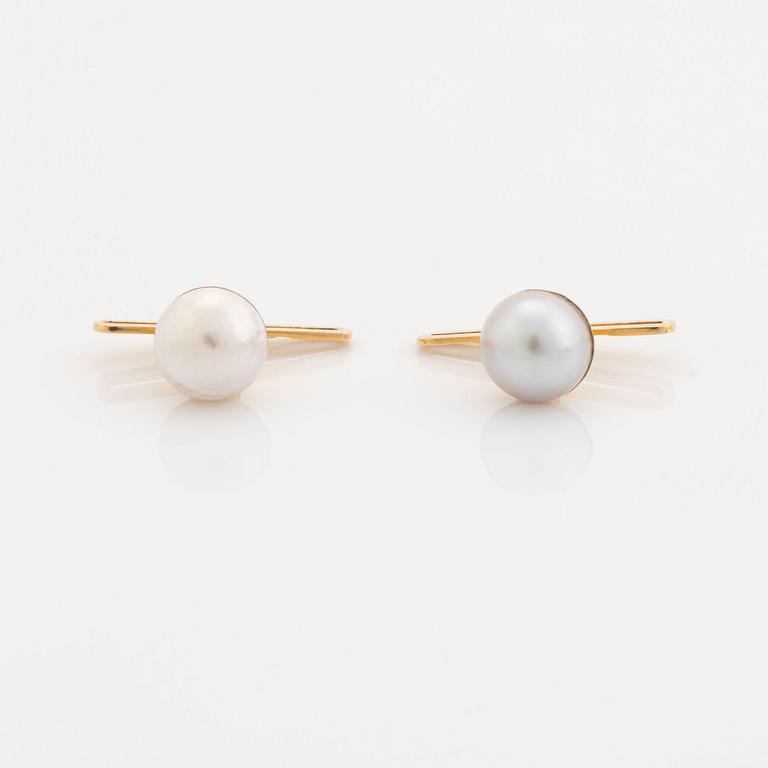 Two pins and pair of shirt buttons 18K gold with pearls.
