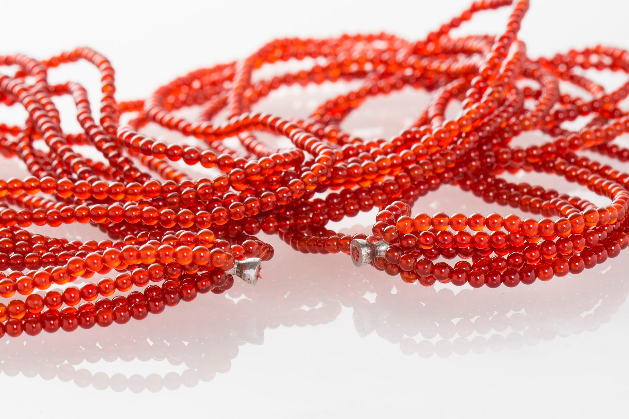 COLLIER, Ole Lynggaard, karneoler.