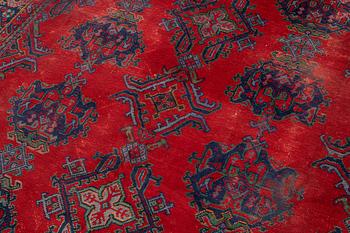 An antique Ushak carpet, Western Anatolia, approx. 380 x 313 cm.