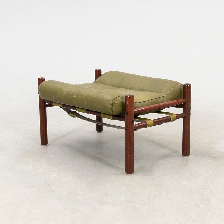 Arne Norell, fåtöljer ett par samt en fotpall "Inca", Norell Möbel AB 1900-talets andra hälft.