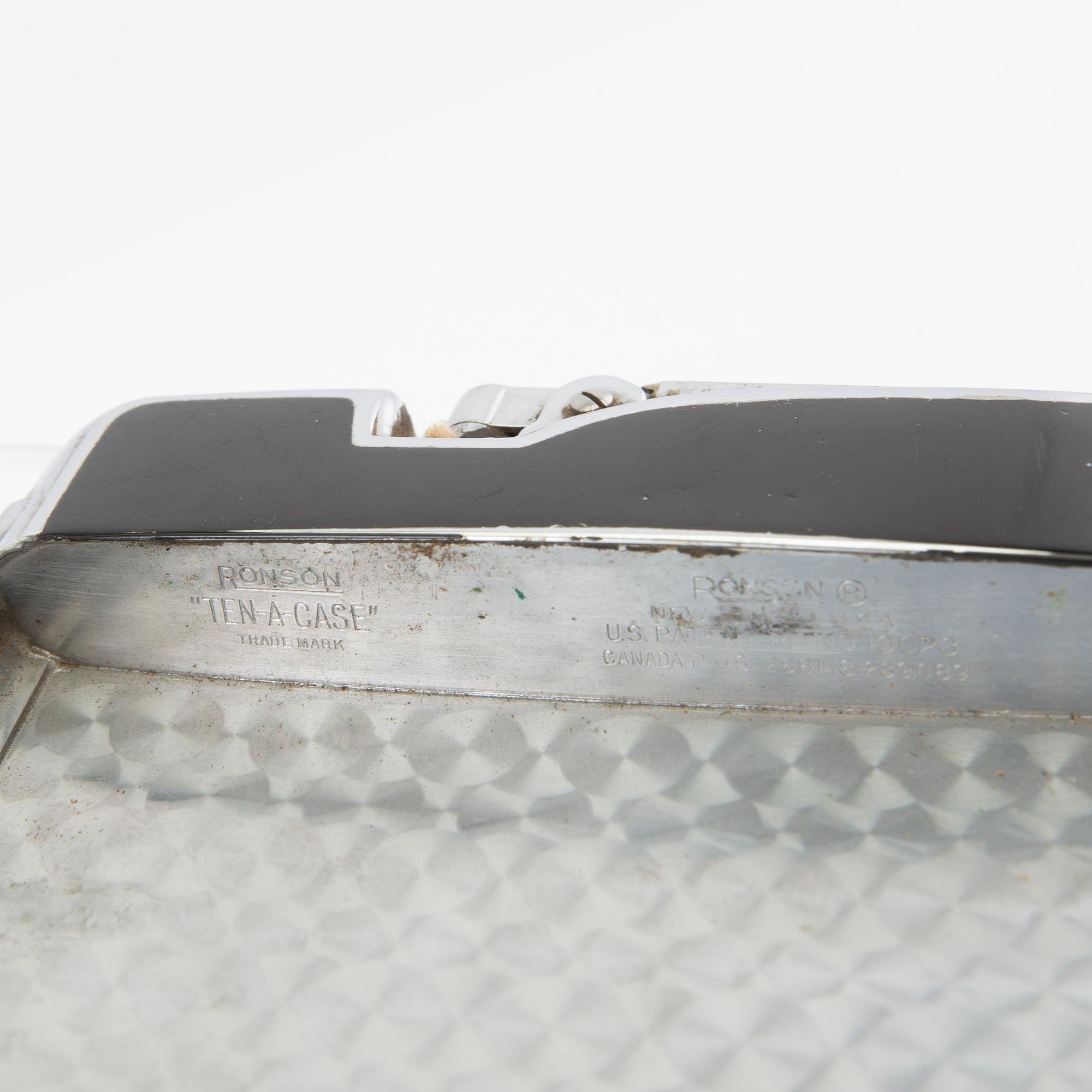 Ronson cigarettfodral med tändare "Tenacase" USA 1940/50-tal.