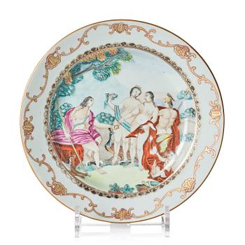 1302. A famille rose 'European Subject' plate depicting the Judgement of Paris, Qing dynasty, Qianlong (1736-95).