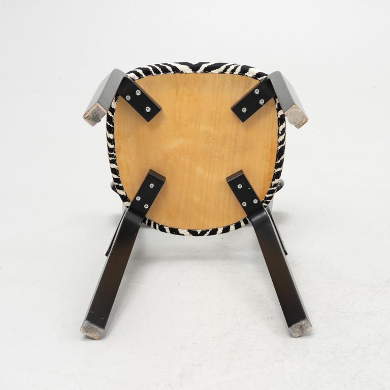 Alvar Aalto, a dining table and eight chairs, model 69, Artek, Finland, end of the 20th century.