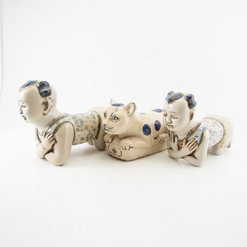 Head cushions 3 pcs China 20th century porcelain.