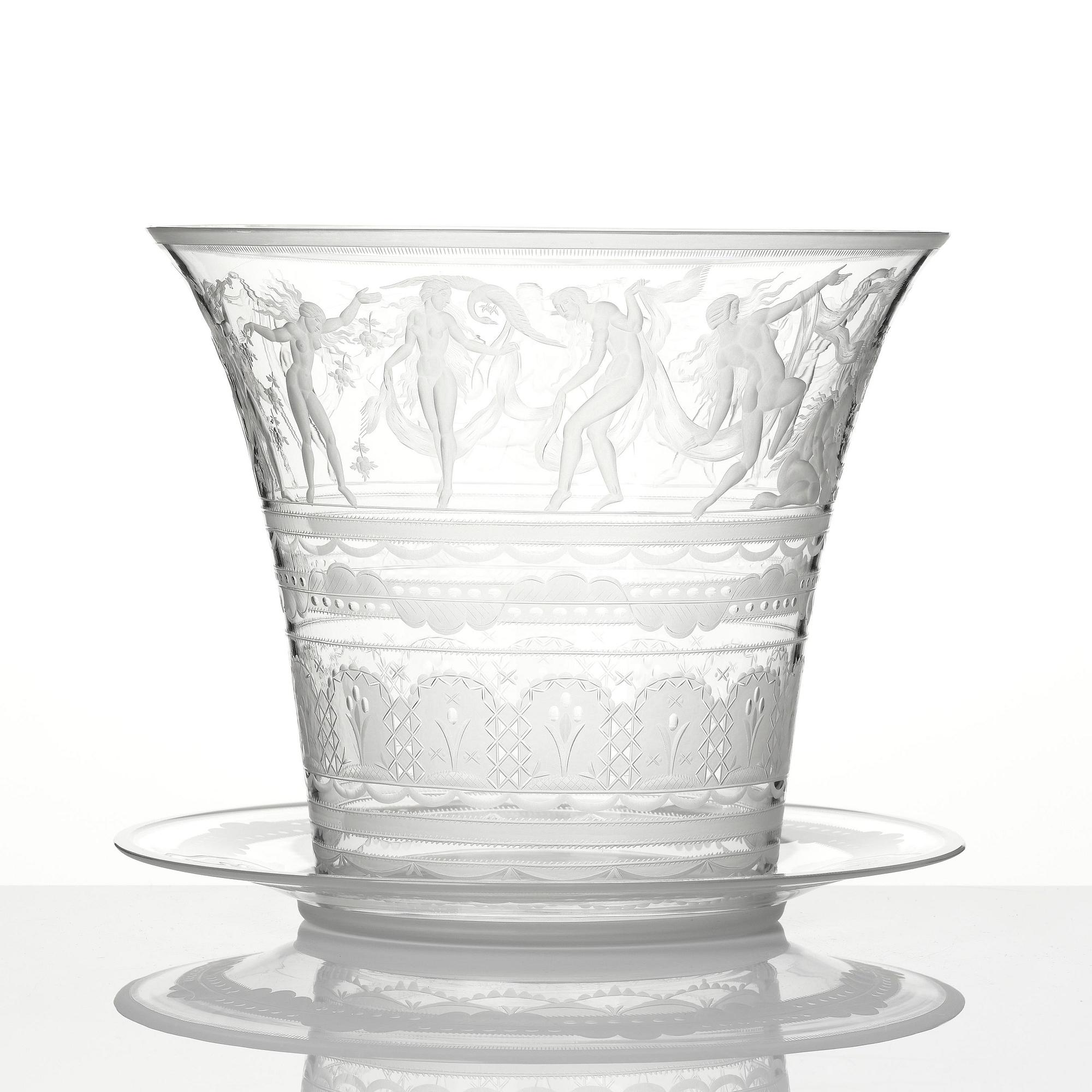 Simon Gate, an engraved glass bowl with plate, Orrefors 1930, model 122.