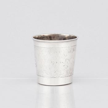 An early 18th century silver beaker, no makers marks.