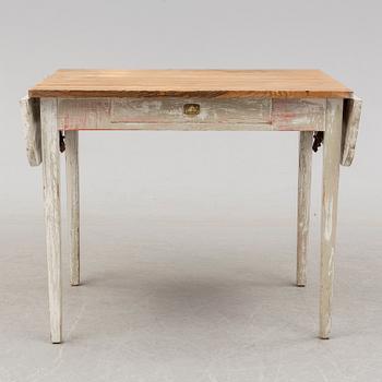 a late 19th/early 20th century table.