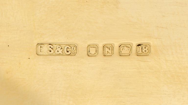 CIGARETTETUI, guld 18k, E. Silver & Co, London 1948. Vikt ca 269 gram.