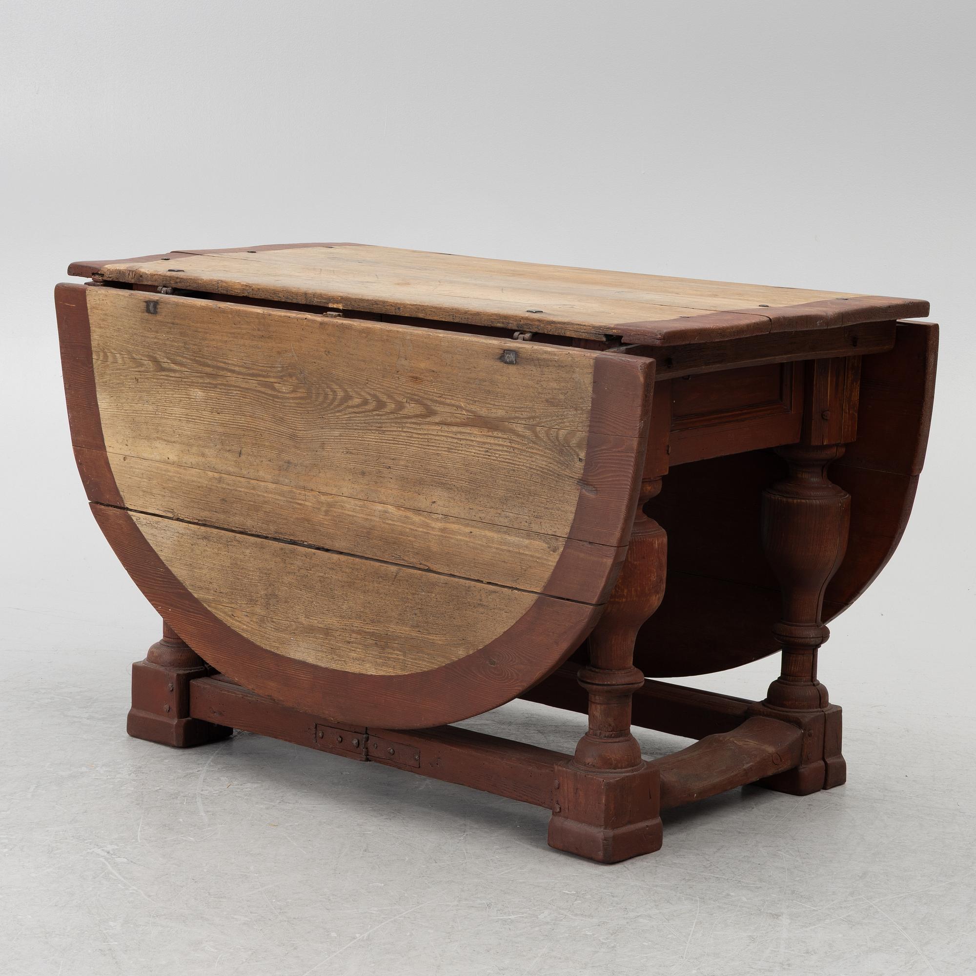 A swedish baroque gateleg table, first part 18th century.