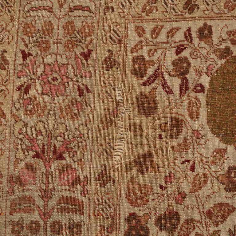 Matto, Antique Tabriz, ca 377-386 x 278,5-283,5 cm.