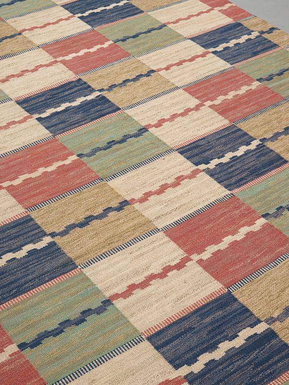 Märta Måås-Fjetterström, A CARPET. "Vita Rutmattan". Flat weave. 362,5 x 221  cm. Signed AB MMF.