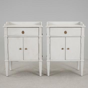 POTTSKÅP, ett par, gustaviansk stil, 1900/2000-tal.