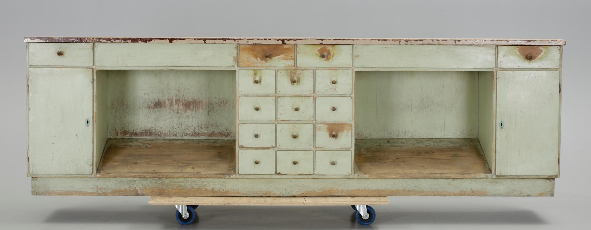 FRISÖRBÄNK / SIDEBOARD, 1900-talets första hälft.