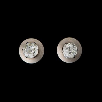 A PAIR OF EARRINGS, old cut diamonds, 18K gold and white gold. A. Tillander 1958.