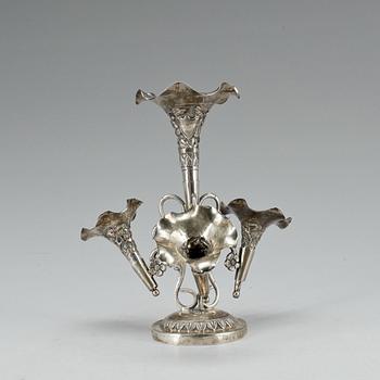 UPPSATSVAS, silver, oidentifierad stämpel, 1800-talets slut, total vikt ca 210 g.