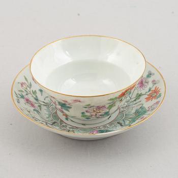 A porcelain cup with saucer, China, late Qing dynasty, around 1900.