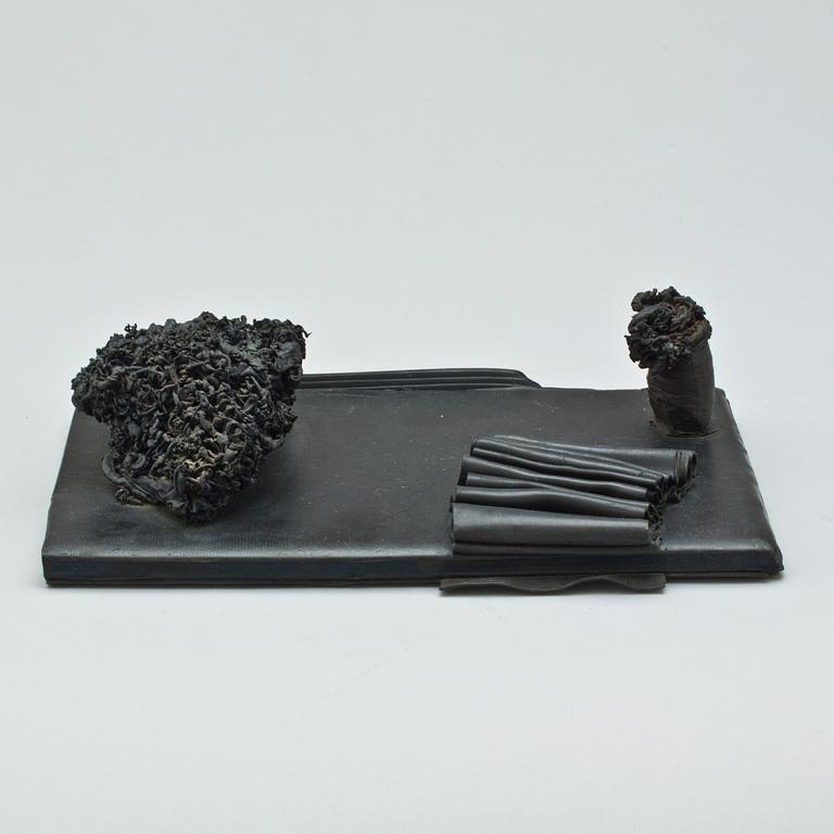 BERIT LINDFELDT, skulptur, gummi, etikettsmärkt.