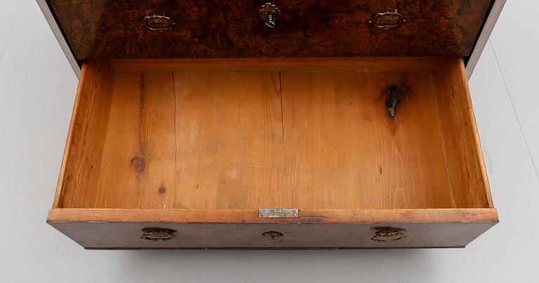 A late Gustavian circa 1800 commode.